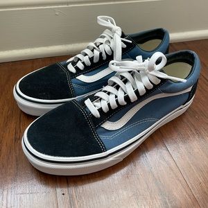 Vans Old Skool Shoe, Men’s 7.5, Women’s 9.0